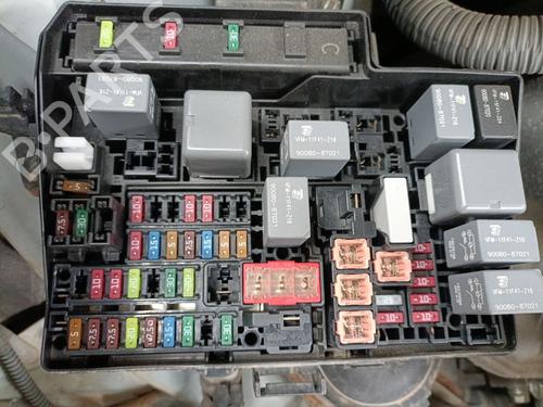 Used Fuse box TOYOTA YARIS (_P13_) 1.5 Hybrid (NHP130_, NHP130) (101 hp) 24682653