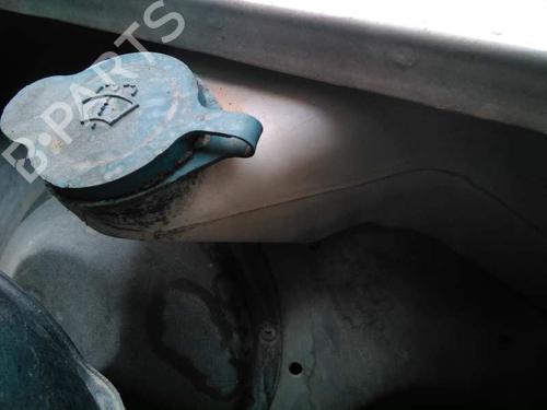 Used Windscreen washer tank LAND ROVER DEFENDER Station Wagon (L316) 2.5 Td5 4x4 (L316) (122 hp) 7416337