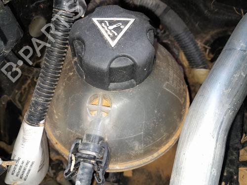 Used Expansion tank PEUGEOT 3008 II SUV (MC_, MR_, MJ_, M4_) 1.2 THP/ PureTech 130 (MRHNSM, MRHNSU, MRHNSJ, MRHNYW,... (131 hp) 24589526