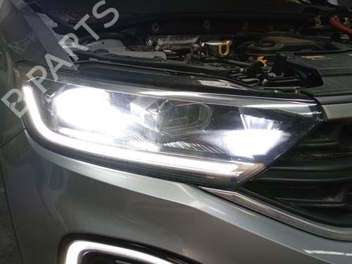 Used Right headlight Right headlight VW T-ROC (A11, D11) 1.5 TSI (150 hp) 33023621 33023621