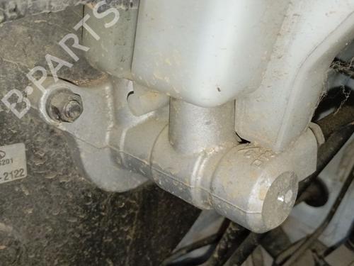 brake-master-cylinder-hyundai-ix35-lm-el-elh-2009-2010-2011-2012-2013-2014-2015-2016-40560061 main image