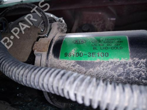 Used Front wiper motor KIA SORENTO I (JC) 2.5 CRDi 4WD (140 hp) 13379276
