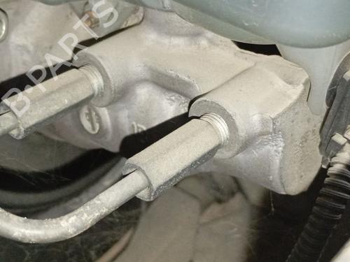 Used Brake master cylinder LEXUS IS II (_E2_) 220d (ALE20) (177 hp) 31952580