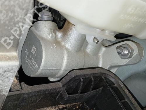Used Brake master cylinder Brake master cylinder VW CADDY V Box Body/MPV (SBA, SBH) 2.0 TDi (102 hp) 33243819 33243819