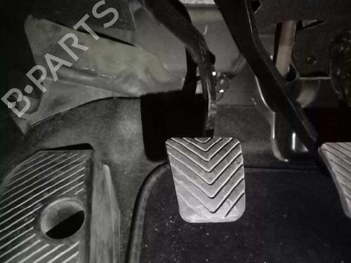 Used Clutch pedal MITSUBISHI OUTLANDER II (CW_W) 2.0 DI-D (CW8W) (140 hp) 8787515