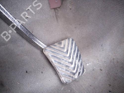 Used Break pedal KIA SORENTO I (JC) 2.5 CRDi 4WD (140 hp) 13383501