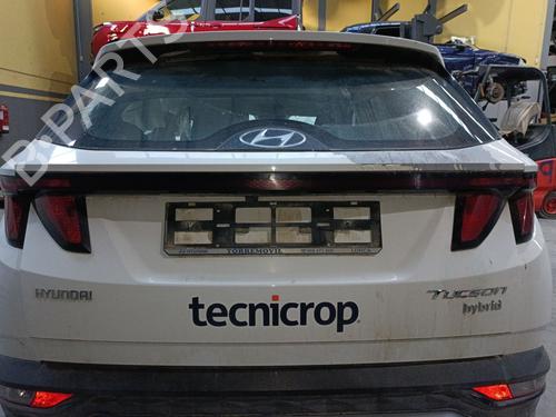 Used Rear center light HYUNDAI TUCSON (NX4E, NX4A) 1.6 CRDi Hybrid 48V HTRAC (136 hp) 32022947