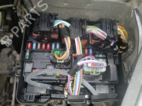 Used Fuse box Fuse box 38487091 38487091