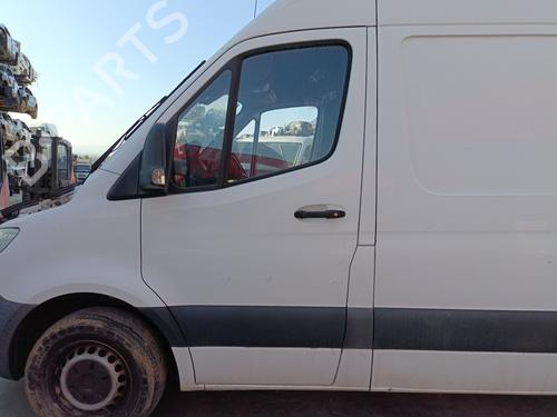 Used Left front door MERCEDES-BENZ SPRINTER 5-t Platform/Chassis (B907) 511 CDI (907.153, 907.155, 907.253, 907.255) (114 hp) 28124537