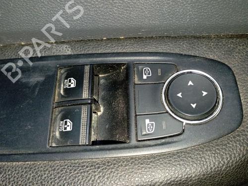 venstre-foran-elrute-bryter-renault-clio-v-b7_-2019-31885758 main image