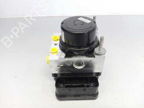 Used ABS pump TOYOTA YARIS (_P13_) 1.3 (NSP130_, NSP130) (99 hp) 2273604