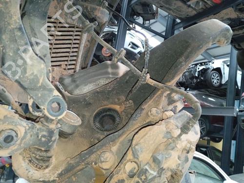 Used Right front steering knuckle BMW 5 Touring (F11) 530 d xDrive (258 hp) 31038395