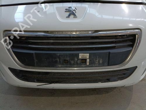 Used Grille PEUGEOT 5008 (0U_, 0E_) 2.0 HDi 150 / BlueHDi 150 (150 hp) 31947329
