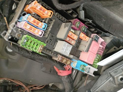 Used Fuse box Fuse box 38702559 38702559