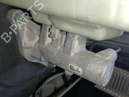Used Brake master cylinder Brake master cylinder RENAULT MASTER III Platform/Chassis (EV, HV, UV) 2.3 dCi 125 FWD (EV0C, EV0D, EV0J, HV0C, HV0D, HV0H,... (125 hp) 36696407 36696407