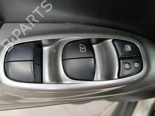 Used Left front window switch NISSAN JUKE (F15) 1.2 DIG-T (115 hp) 25879788