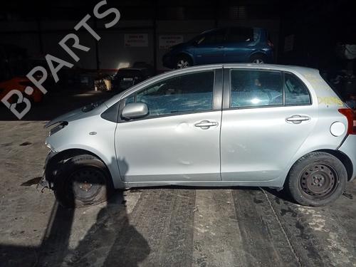 Brugte TOYOTA YARIS (_P9_) 1.4 D-4D (NLP90_, NLP90R) 4997345
