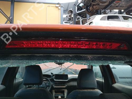Używane Trzecie światło stopu PEUGEOT 2008 II (UD_, US_, UY_, UJ_, UR_, UC_) 1.5 BlueHDI 130 (131 hp) 30744605