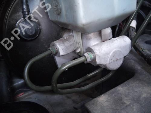 Used Brake master cylinder LAND ROVER RANGE ROVER SPORT I (L320) 3.6 D 4x4 (272 hp) 9829503