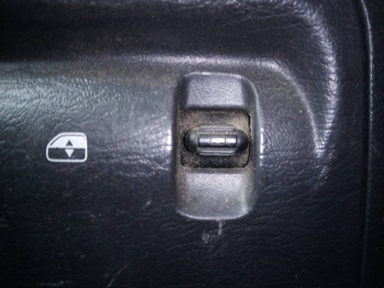 Right Rear Window Switch Right rear window switch JEEP CHEROKEE (KJ) 2.5 CRD 4x4 17009951 | B-Parts