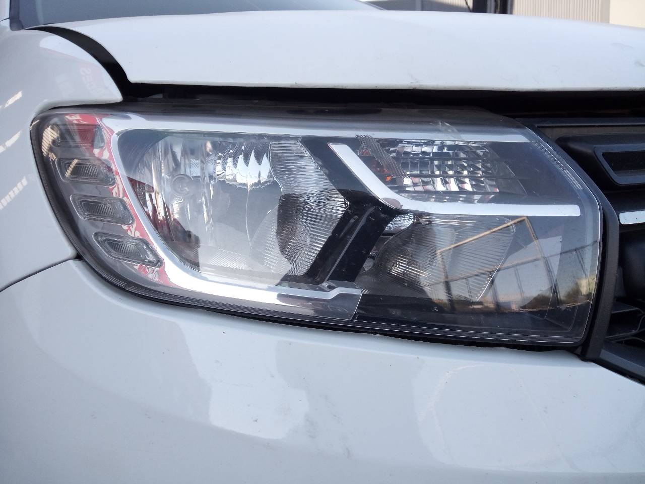 Right headlight DACIA DUSTER (HS_) 1.5 dCi (HSAJ) 15281783 BParts