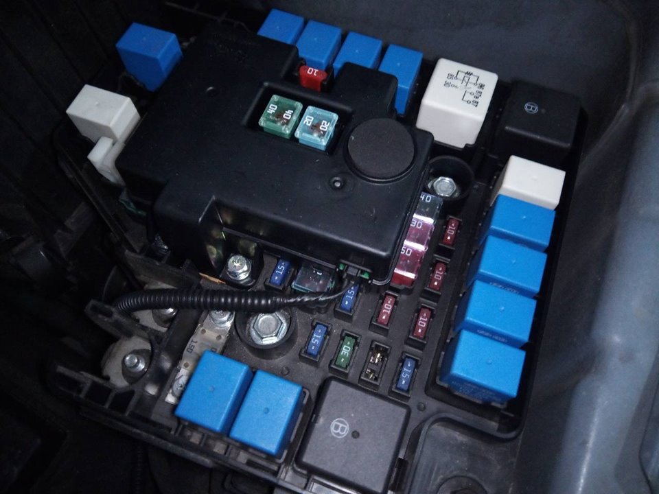Fuse box HYUNDAI SANTA FÉ II SUV Van (CM) CRDi 4x4 8882227 BParts