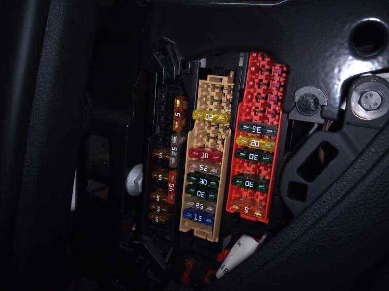 Fuse box AUDI Q5 (8RB) 2.0 TDI quattro 6702498 BParts