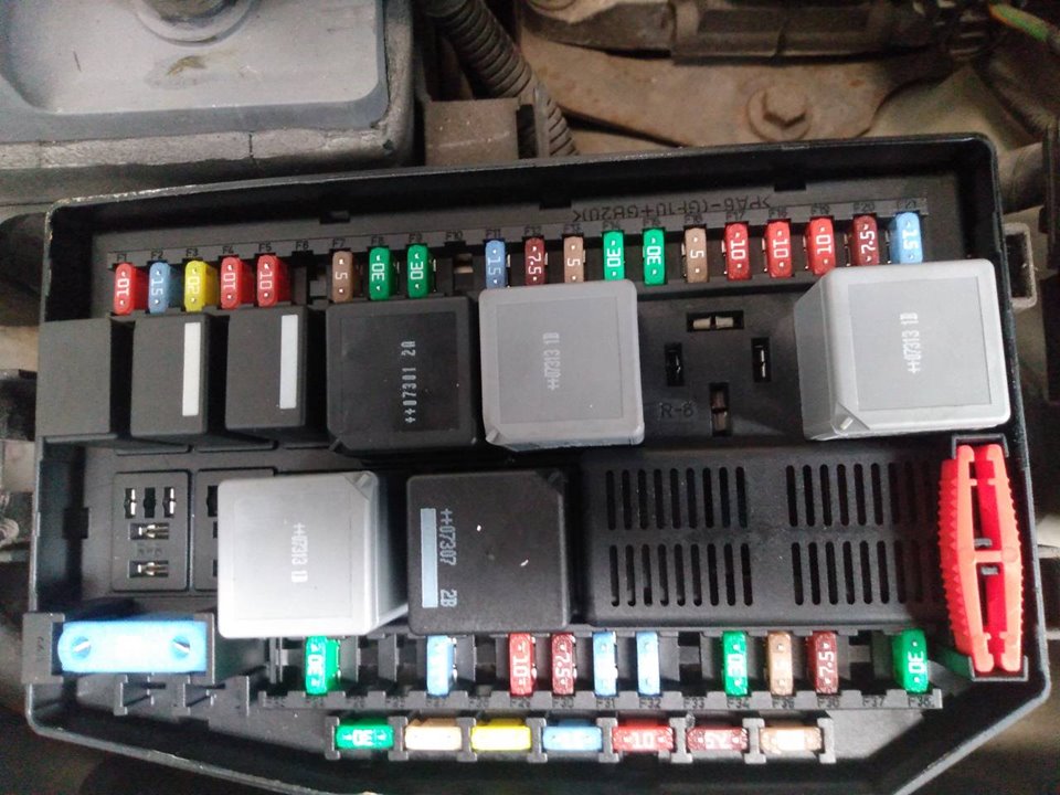 Fuse box JAGUAR XTYPE I (X400) 2.0 D 7838303 BParts