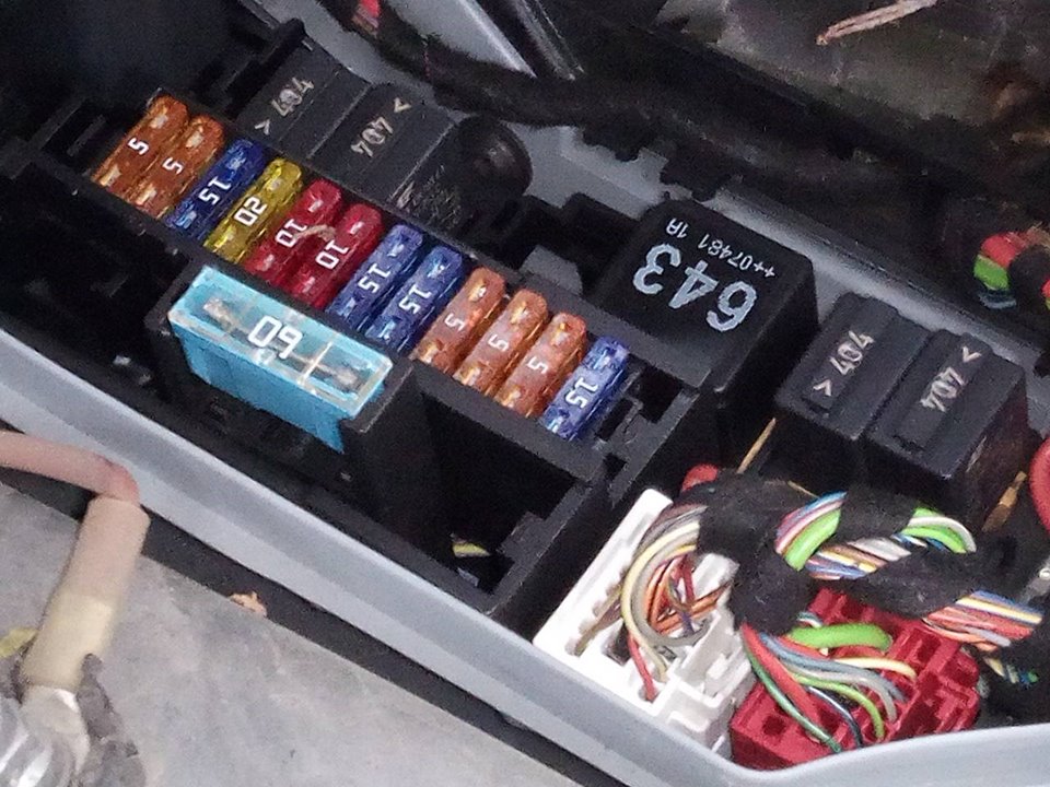 Fuse box AUDI A4 B8 (8K2) 2.0 TDI 9411754 BParts