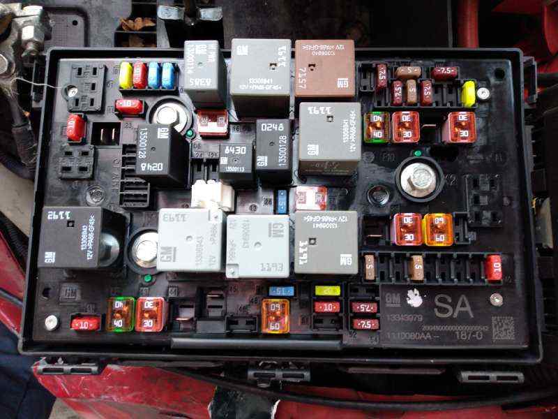 Fuse Box Opel Astra J P10 2 0 Cdti 68 13343979 B Parts