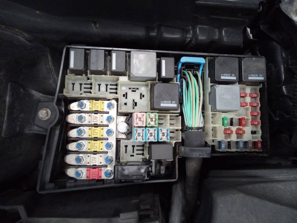 Fuse box FORD KUGA I 2.0 TDCi 4x4 7401040 BParts