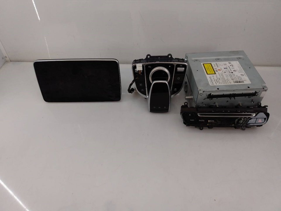 Radio MERCEDES-BENZ GLC (X253) 250 d 4-matic (253.909) 8297364 | B-Parts