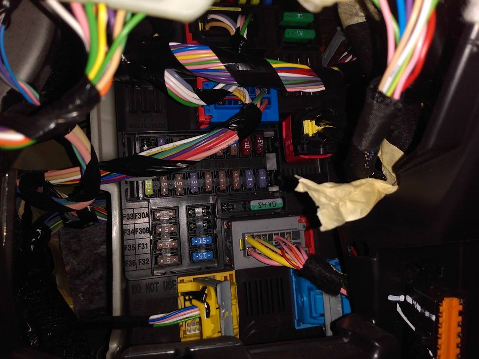 Fuse box PEUGEOT 208 II (UB_, UP_, UW_, UJ_) 7297326 BParts