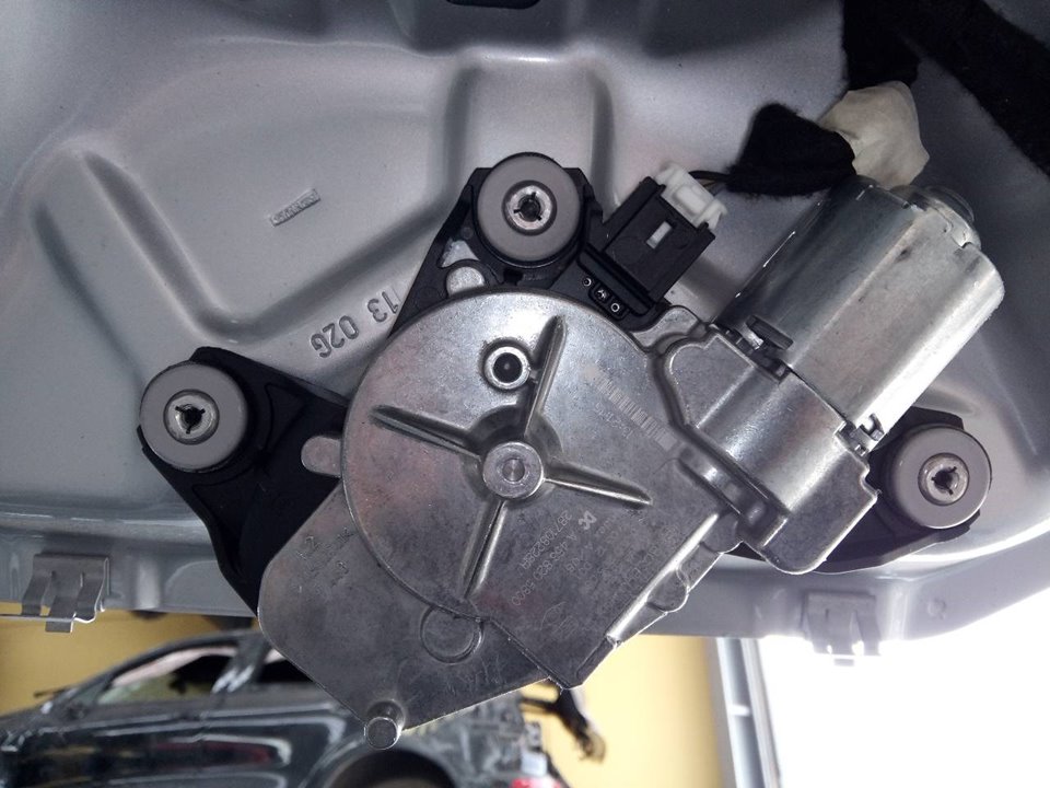 Rear wiper motor RENAULT CLIO V (B7_) 1.5 Blue dCi 115 (B7AD) 10405707