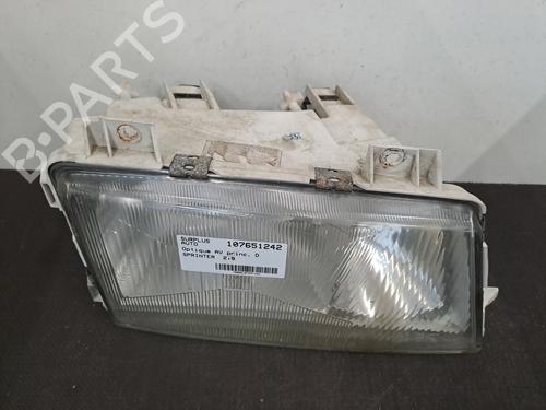 Used Right headlight Right headlight MERCEDES-BENZ SPRINTER 2-t Van (B901, B902) 210 D (901.461, 901.462, 902.461, 902.462) (102 hp) 28394977 28394977