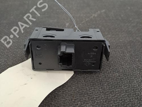 Used Warning switch Warning switch DACIA SANDERO II TCe 90 (B8M1, B8MA, B8AC) (90 hp) 28403168 28403168