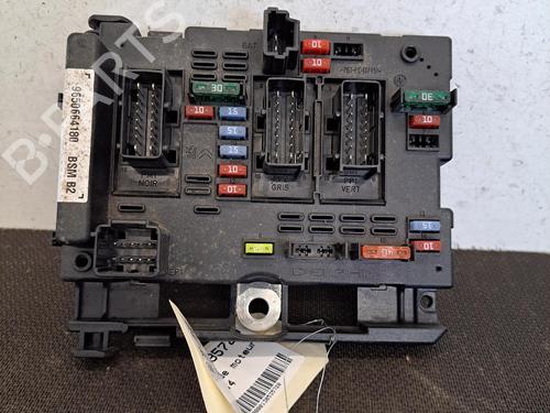 Used Fuse box Fuse box 38789628 38789628