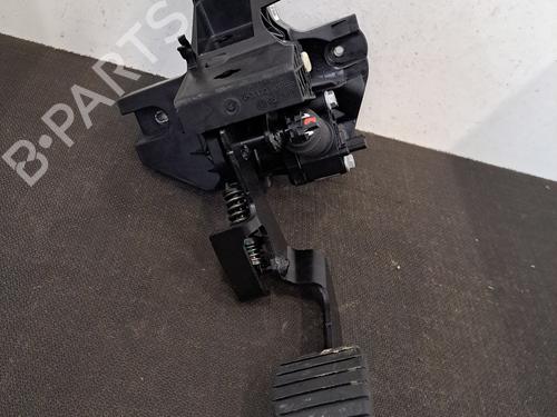 Used Clutch pedal RENAULT TRAFIC III Van (FG_) 2.0 dCi 110 (FGMW) (110 hp) 28397427