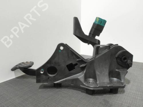 Used Break pedal RENAULT CLIO V (B7_) 1.0 TCe 100 (B7MT) (101 hp) 28394148
