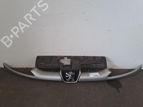 Used Grille PEUGEOT 206 Hatchback (2A/C) 1.1 i (60 hp) 28408769