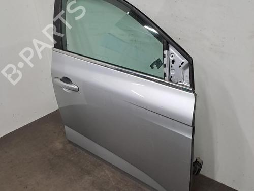 right-front-door-renault-megane-iv-hatchback-b9amn_-2015-39981971 main image