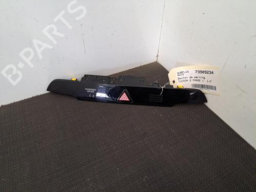 Used Warning switch HYUNDAI TUCSON (TL, TLE) 1.7 CRDi (116 hp) 28402466