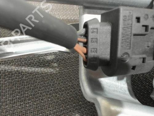 Used Front wiper motor BMW 1 (E81) 118 d (143 hp) 28399793