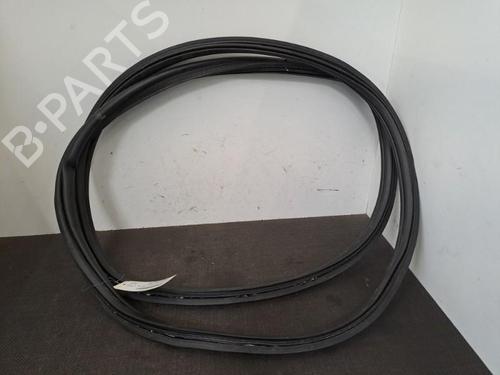 Used Rubber door seal PEUGEOT 3008 II SUV (MC_, MR_, MJ_, M4_) 1.5 BlueHDi 130 (131 hp) 29129586