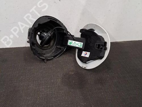 Used Fuel flap PEUGEOT 308 II (LB_, LP_, LW_, LH_, L3_) 1.2 THP 110 (110 hp) 28407437