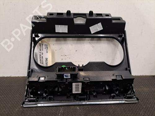 Used Warning switch RENAULT CAPTUR II (HF_) TCe 90 (HFM6) (91 hp) 28392482