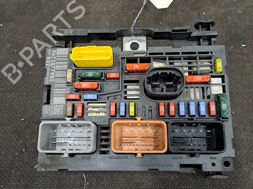 Boîte à Fusibles CITROËN C5 III (RD_) 2.0 HDi 140 (RDRHF8, RDRHFA, RDRHA8, RDRHAJ) (140 hp) 30597054