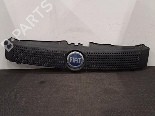 Used Grille FIAT PANDA (169_) 1.1 (169.AXA1A) (54 hp) 28403720