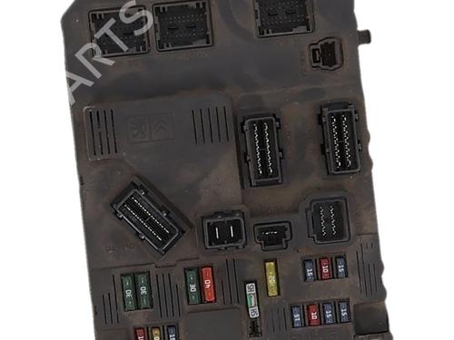 Used Fuse box Fuse box 37650560 37650560