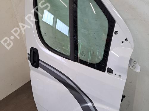 Used Right front door Right front door 37748580 37748580